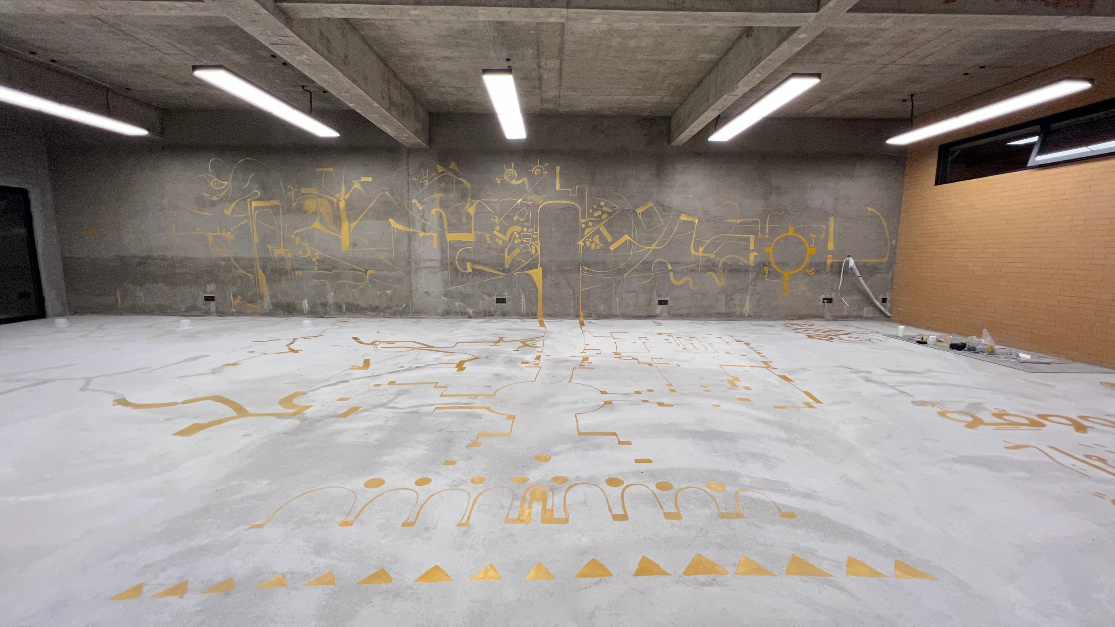Record of golden blessing patterns on the studio basement floor